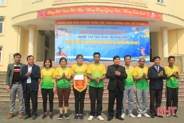 Xã Xuân Lam nhất Giải bóng chuyền hơi nam, nữ phối hợp huyện Nghi Xuân