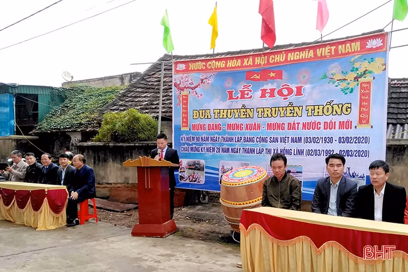 Tưng bừng Lễ hội đua thuyền truyền thống trên dòng sông Minh