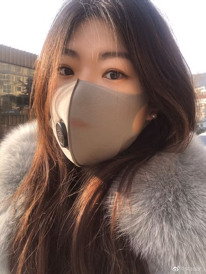 Giới trẻ phối đồ với khẩu trang vừa sành điệu vừa phòng dịch corona