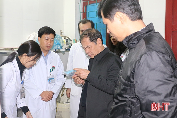 Sở Y tế Hà Tĩnh kiểm tra công tác phòng chống bệnh viêm phổi cấp tại các bệnh viện