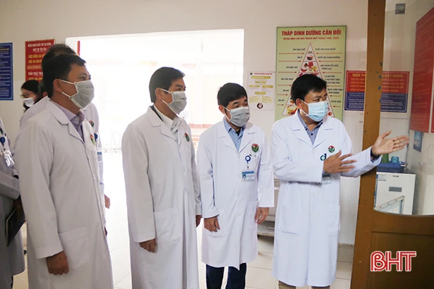 Hà Tĩnh công bố đường dây nóng phòng chống dịch Corona