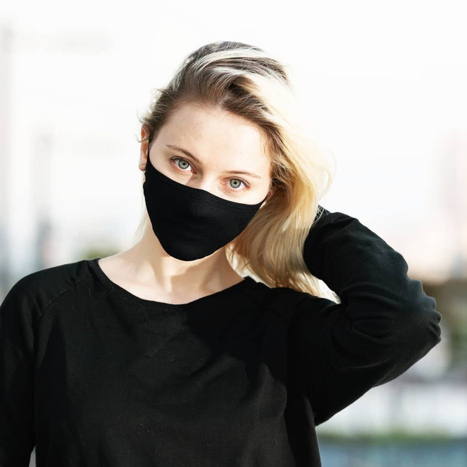 Giới trẻ phối đồ với khẩu trang vừa sành điệu vừa phòng dịch corona