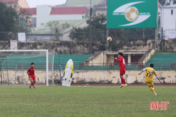 Giao hữu với SLNA, Hồng Lĩnh Hà Tĩnh thất bại không bàn gỡ