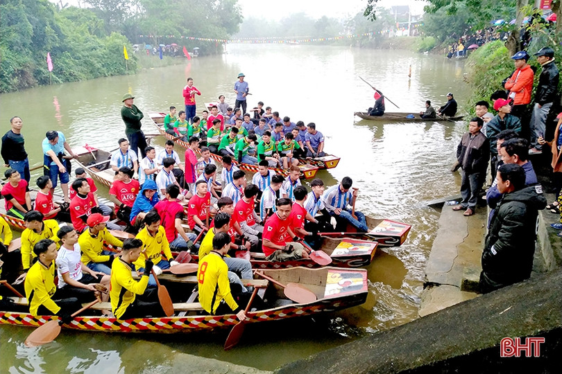 Tưng bừng Lễ hội đua thuyền truyền thống trên dòng sông Minh