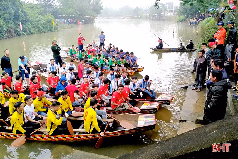 Tưng bừng Lễ hội đua thuyền truyền thống trên dòng sông Minh