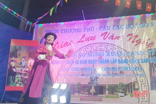 Người dân Hà Tĩnh nô nức xem trò Kiều khai hội đầu xuân