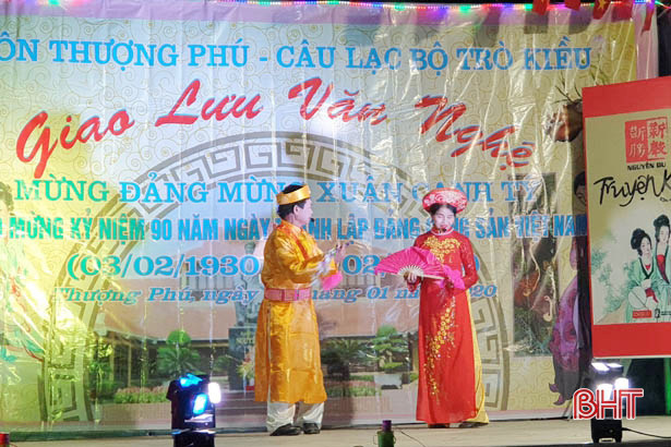 Người dân Hà Tĩnh nô nức xem trò Kiều khai hội đầu xuân