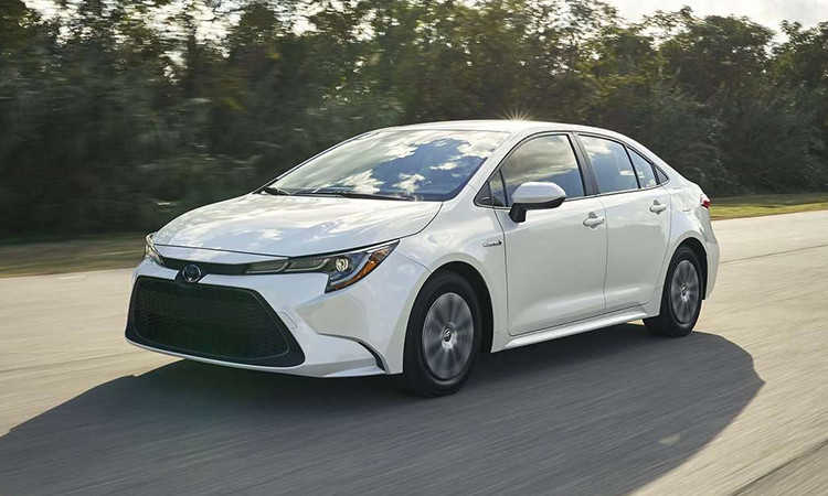 Toyota Corolla Hybrid 2020 giá từ 23.100 USD. Ảnh: Toyota Những mẫu ô tô đáng tiền cho năm 2020