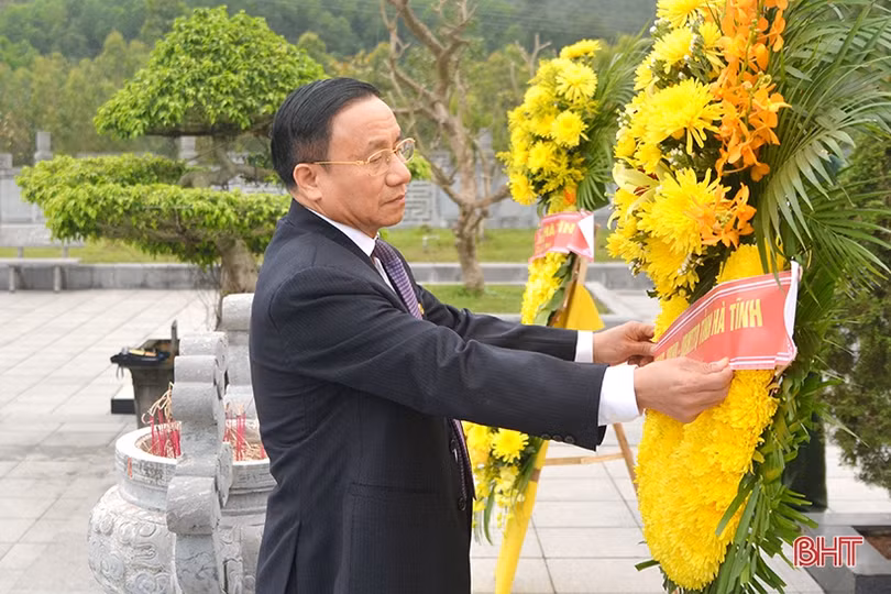 Lãnh đạo Hà Tĩnh dâng hương tại các di tích lịch sử nhân 90 năm ngày thành lập Đảng