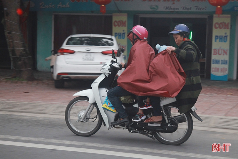 Người Hà Tĩnh co ro trong tiết trời rét đậm đầu năm