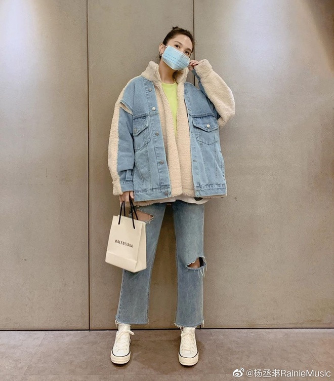 Giới trẻ phối đồ với khẩu trang vừa sành điệu vừa phòng dịch corona