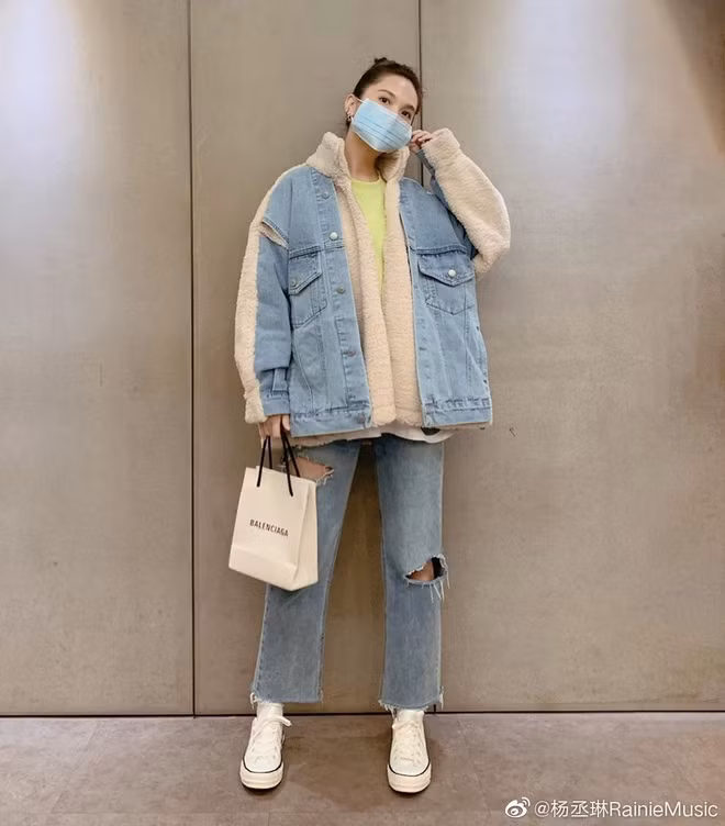 Giới trẻ phối đồ với khẩu trang vừa sành điệu vừa phòng dịch corona