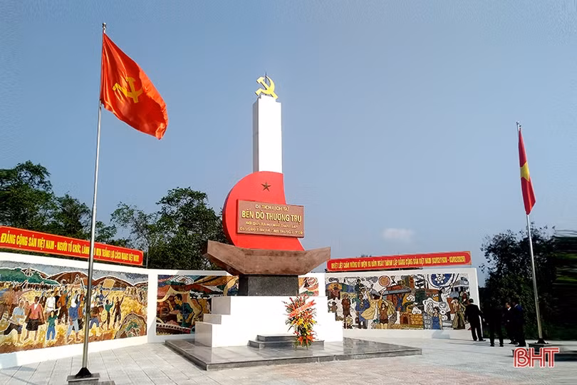 Lãnh đạo Hà Tĩnh dâng hương tại các di tích lịch sử nhân 90 năm ngày thành lập Đảng