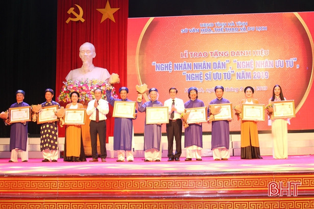 “Càng yêu tha thiết những khúc hát dân ca” ảnh 1 “Càng yêu tha thiết những khúc hát dân ca”