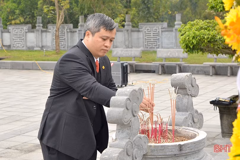 Lãnh đạo Hà Tĩnh dâng hương tại các di tích lịch sử nhân 90 năm ngày thành lập Đảng