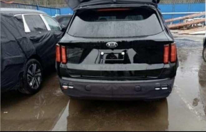 Rò rỉ hình ảnh Kia Sorento 2021 trước ngày ra mắt