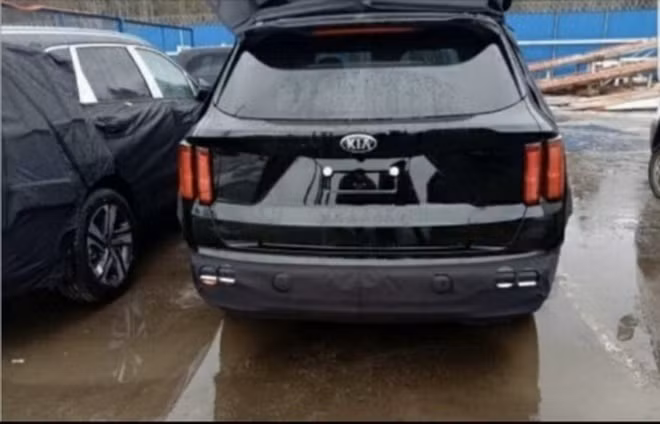 Rò rỉ hình ảnh Kia Sorento 2021 trước ngày ra mắt