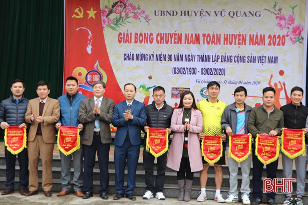 Thị trấn Vũ Quang vô địch giải bóng chuyền nam của huyện