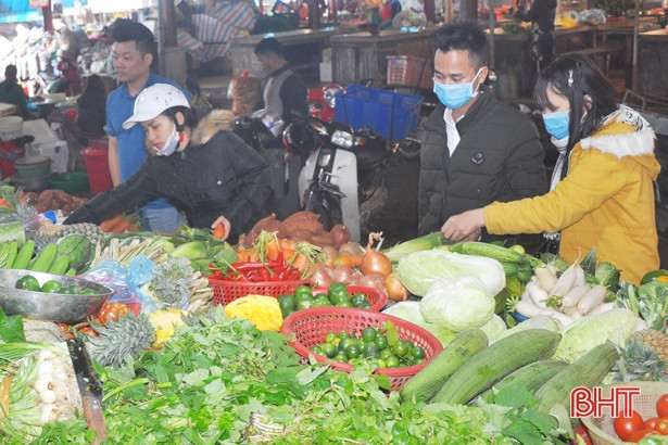 Người dân Hà Tĩnh chủ động đeo khẩu trang nơi công cộng phòng virus Corona