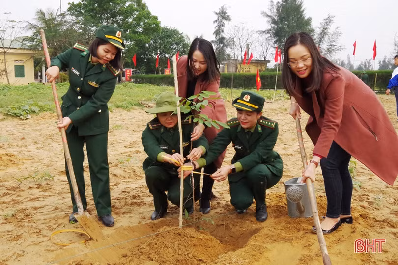Lực lượng vũ trang Hà Tĩnh trồng hơn 35.000 cây xanh đầu năm