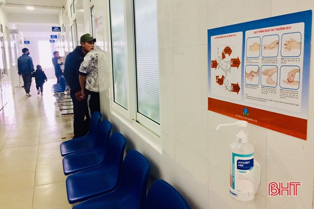 Nhiều hiệu thuốc, doanh nghiệp ở Hà Tĩnh phát khẩu trang miễn phí ảnh 8 Nhiều hiệu thuốc, doanh nghiệp ở Hà Tĩnh phát khẩu trang miễn phí