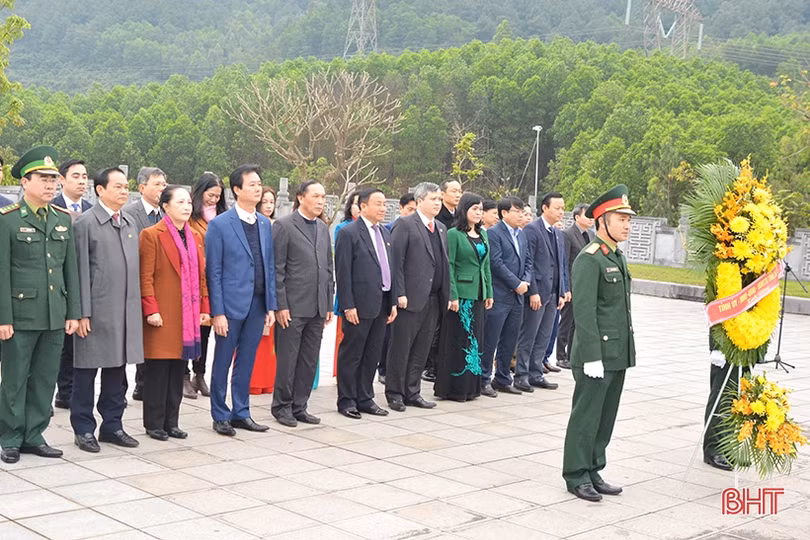 Lãnh đạo Hà Tĩnh dâng hương tại các di tích lịch sử nhân 90 năm ngày thành lập Đảng