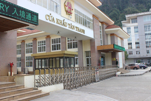 Ngàn tấn thanh long ùn ứ ở biên giới, tiểu thương ‘chết đứng’ giữa đại dịch corona - Ảnh 3. Ngàn tấn thanh long ùn ứ ở biên giới, tiểu thương ‘chết đứng’ giữa đại dịch corona