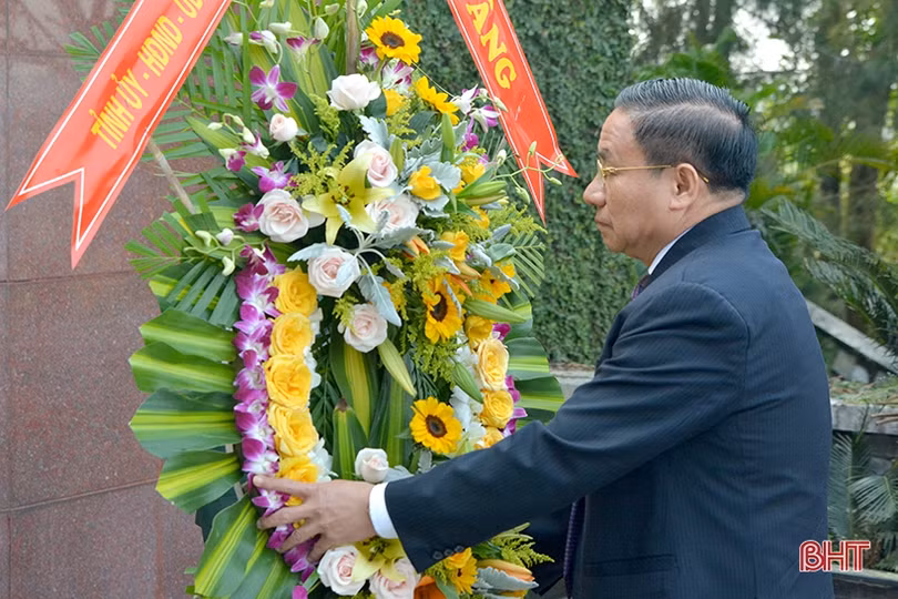 Lãnh đạo Hà Tĩnh dâng hương tại các di tích lịch sử nhân 90 năm ngày thành lập Đảng