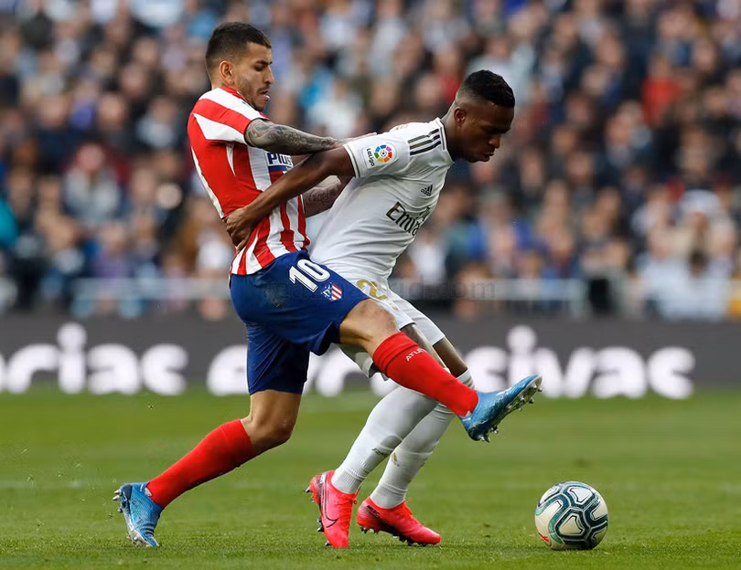 Nối dài mạch thăng hoa, Real củng cố ngôi đầu bảng