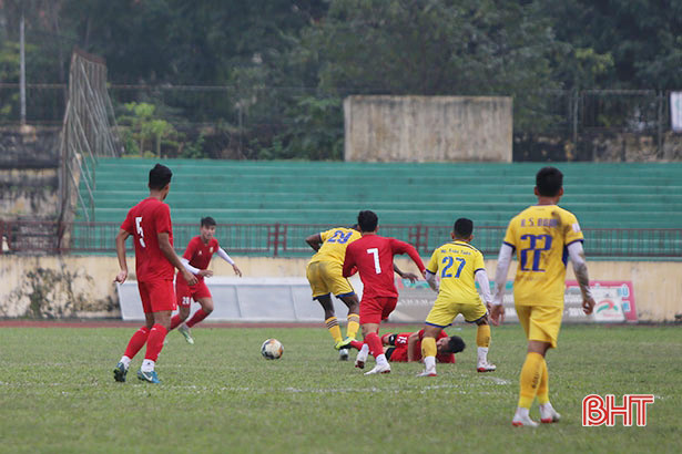 Giao hữu với SLNA, Hồng Lĩnh Hà Tĩnh thất bại không bàn gỡ