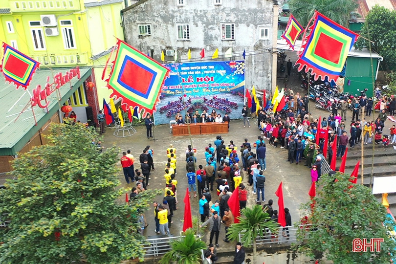 Lễ hội đua thuyền trên sông La chào Xuân Canh Tý