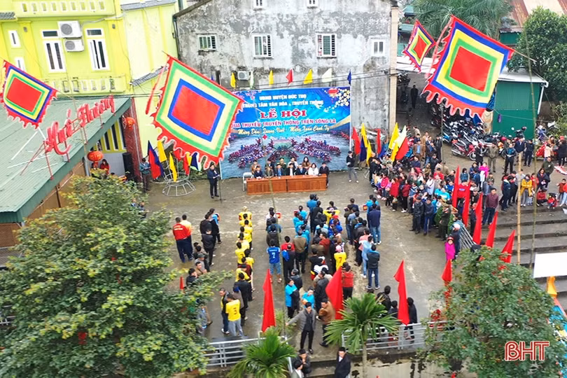 Lễ hội đua thuyền trên sông La chào Xuân Canh Tý