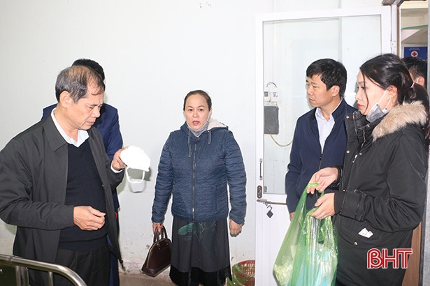 Sở Y tế Hà Tĩnh kiểm tra công tác phòng chống bệnh viêm phổi cấp tại các bệnh viện