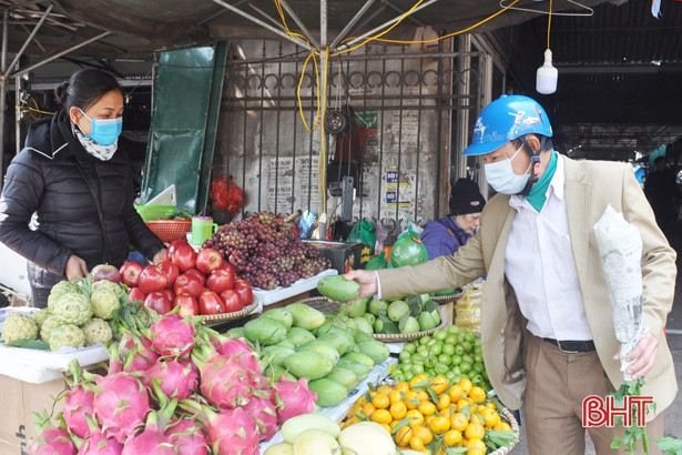 Người dân Hà Tĩnh chủ động đeo khẩu trang nơi công cộng phòng virus Corona