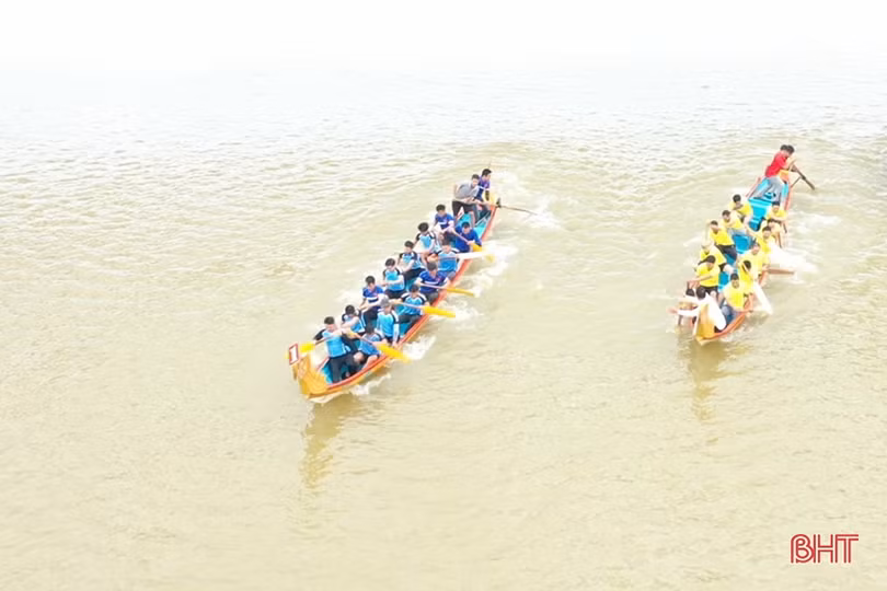 Lễ hội đua thuyền trên sông La chào Xuân Canh Tý