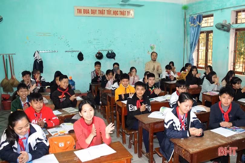 Học sinh Hà Tĩnh hào hứng khởi động ngày học đầu năm Canh Tý