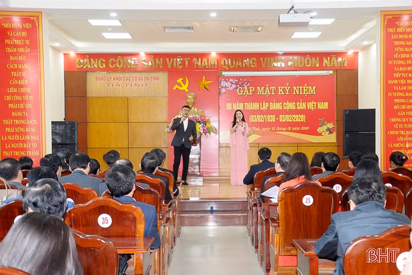 Khối cơ quan & doanh nghiệp Hà Tĩnh tuyên dương 30 bí thư, phó bí thư cấp ủy cơ sở tiêu biểu