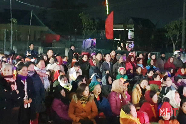 Người dân Hà Tĩnh nô nức xem trò Kiều khai hội đầu xuân