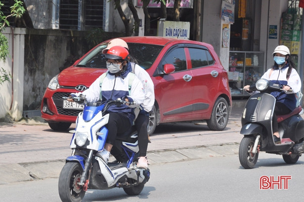 Người dân Hà Tĩnh chủ động đeo khẩu trang nơi công cộng phòng virus Corona