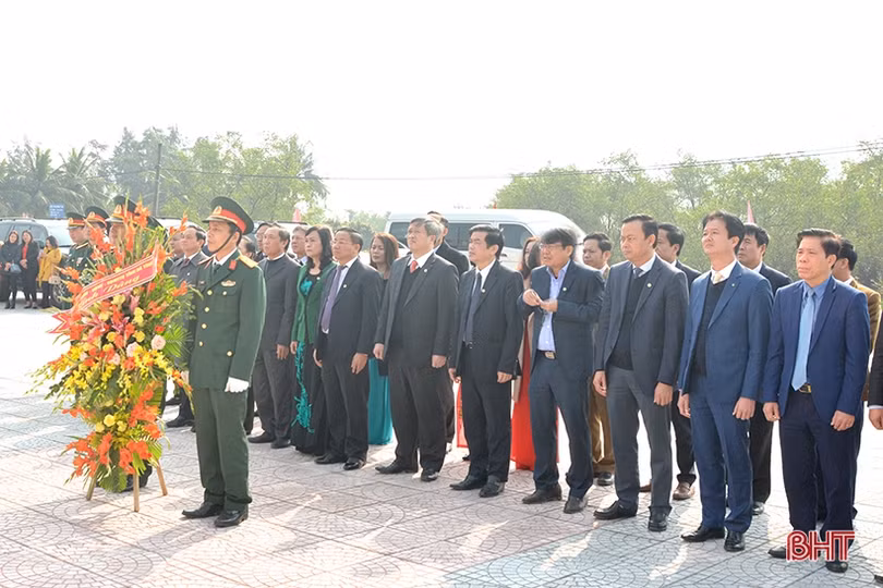 Lãnh đạo Hà Tĩnh dâng hương tại các di tích lịch sử nhân 90 năm ngày thành lập Đảng