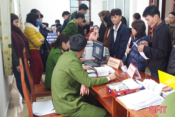 Công an Thạch Hà không nghỉ thứ 7 để hỗ trợ tối đa thủ tục cho người dân