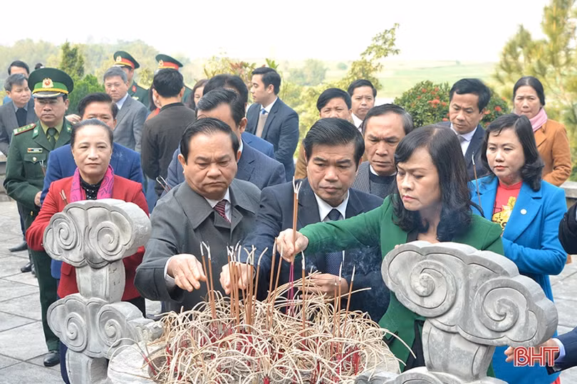 Lãnh đạo Hà Tĩnh dâng hương tại các di tích lịch sử nhân 90 năm ngày thành lập Đảng