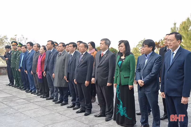 Lãnh đạo Hà Tĩnh dâng hương tại các di tích lịch sử nhân 90 năm ngày thành lập Đảng