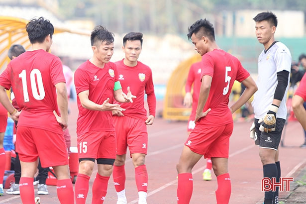 Giao hữu với SLNA, Hồng Lĩnh Hà Tĩnh thất bại không bàn gỡ