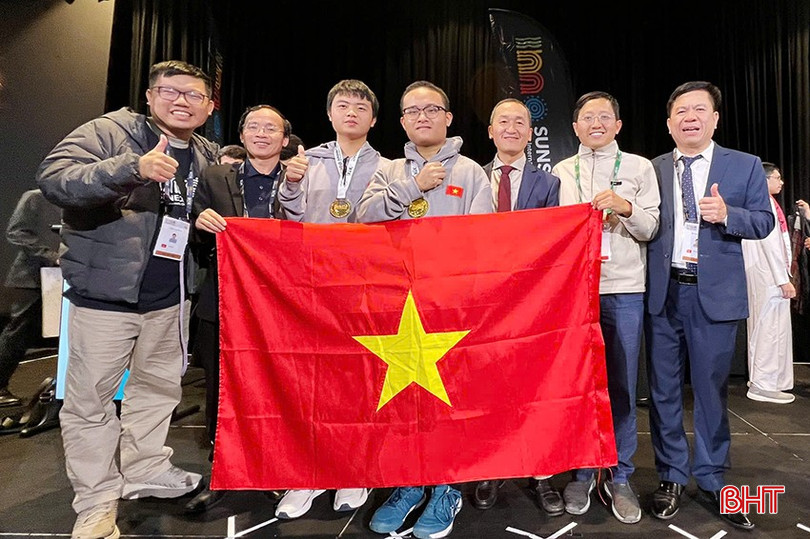 Những thành viên trong đoàn luôn cảm phục tình bạn giữa Hoàng và Khải. bqbht_br_123.jpg