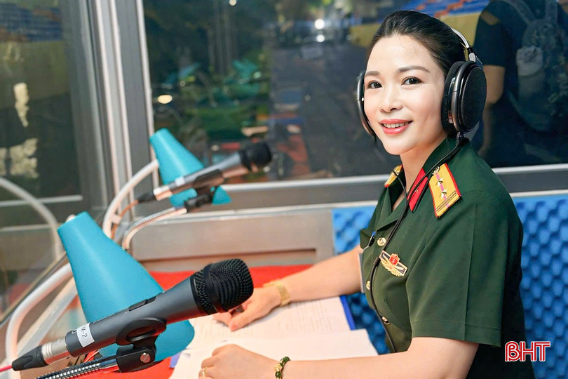 Trung tá Dương Thị Cúc là một trong những thuyết minh viên được lựa chọn qua nhiều cuộc tuyển chọn rất kỹ lưỡng. bqbht_br_t7.jpg