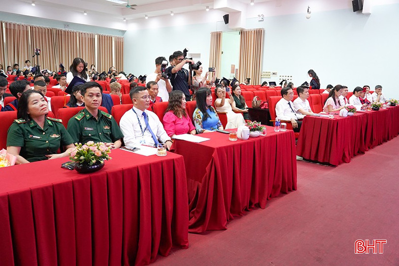 Đại biểu tham dự buổi lễ. bqbht_br_1dsc09859.jpg