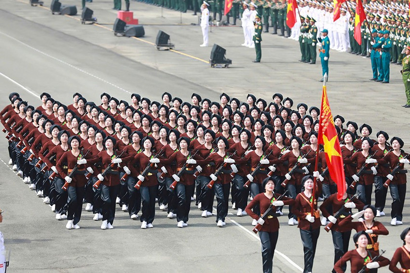 Khối nữ Dân quân miền Bắc tham gia Lễ kỷ niệm 50 năm Ngày Giải phóng miền Nam, thống nhất đất nước. m2.jpg