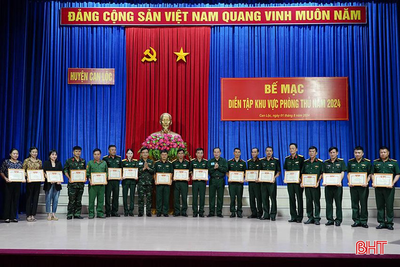 ... cá nhân đã có thành tích xuất sắc trong diễn tập khu vực phòng thủ huyện Can Lộc năm 2024. c5.jpg