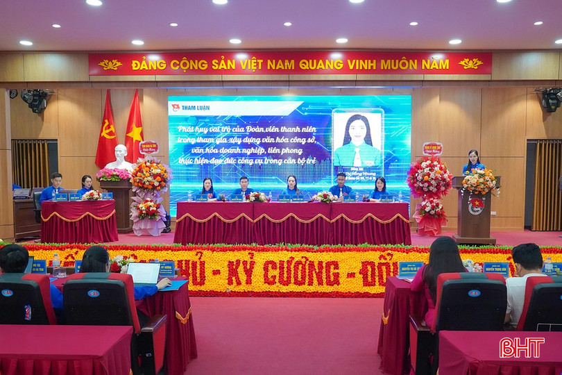 Đồng chí Bùi Thị Hồng Nhung - Đoàn cơ sở Sở VH-TT&DL tham luận tại đại hội. bqbht_br_d4.jpg